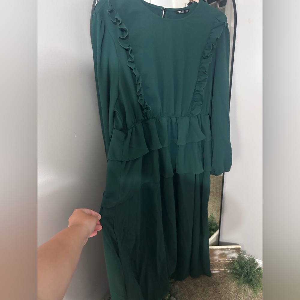 Elegant Green Ruffle Dress - Picture 3 of 9